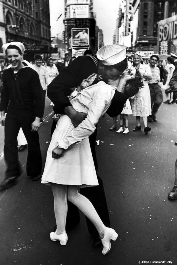 אלפרד אייזנשטאט, טיימס סקוור,הנשיקה - תמונה מס' 1 (זו התמונה שכמעט כולם מכירים)